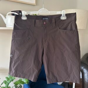 Arc'teryx Men's Dark Brown Tech Athletic Shorts